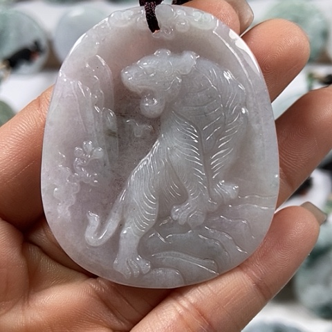 翡翠颈饰未镶嵌上山虎福利