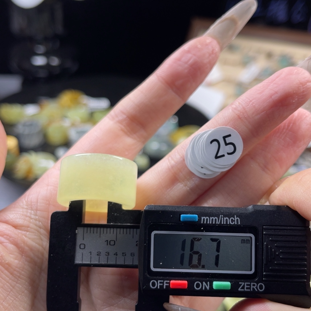 蛇纹石玉未镶嵌戒指