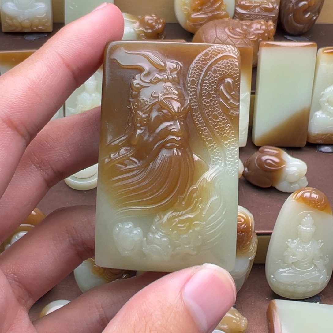 小***杞和田玉（糖玉）未镶嵌颈饰