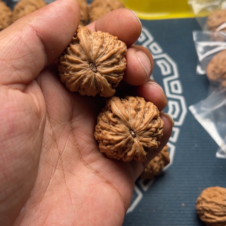 文玩核桃吊坠Z*t黑金刚