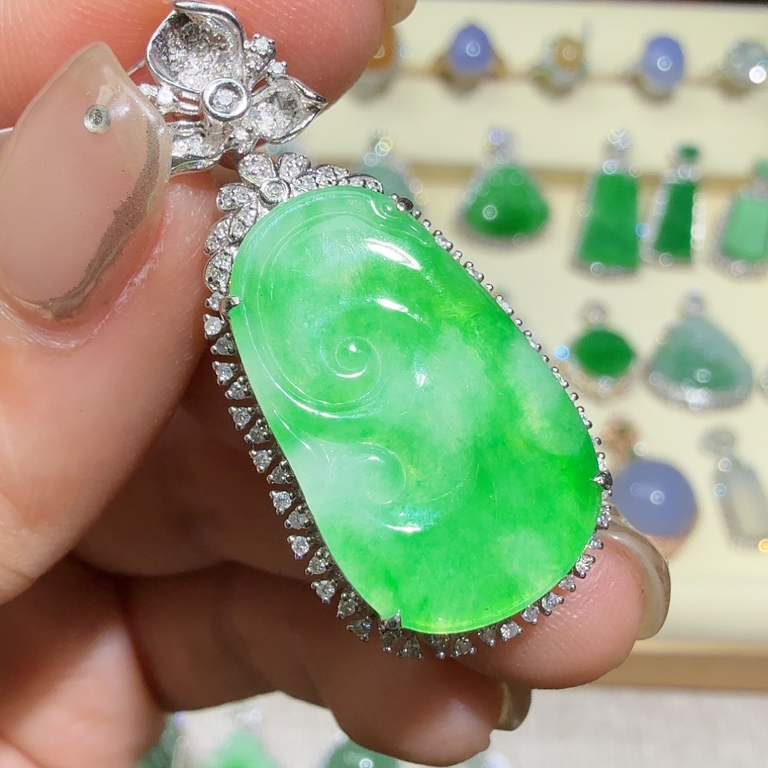 翡翠吊坠(不含链)足金镶嵌