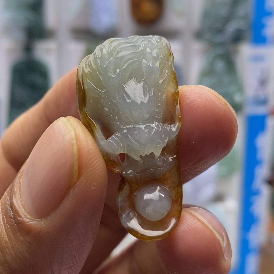 翡翠颈饰未镶嵌龙