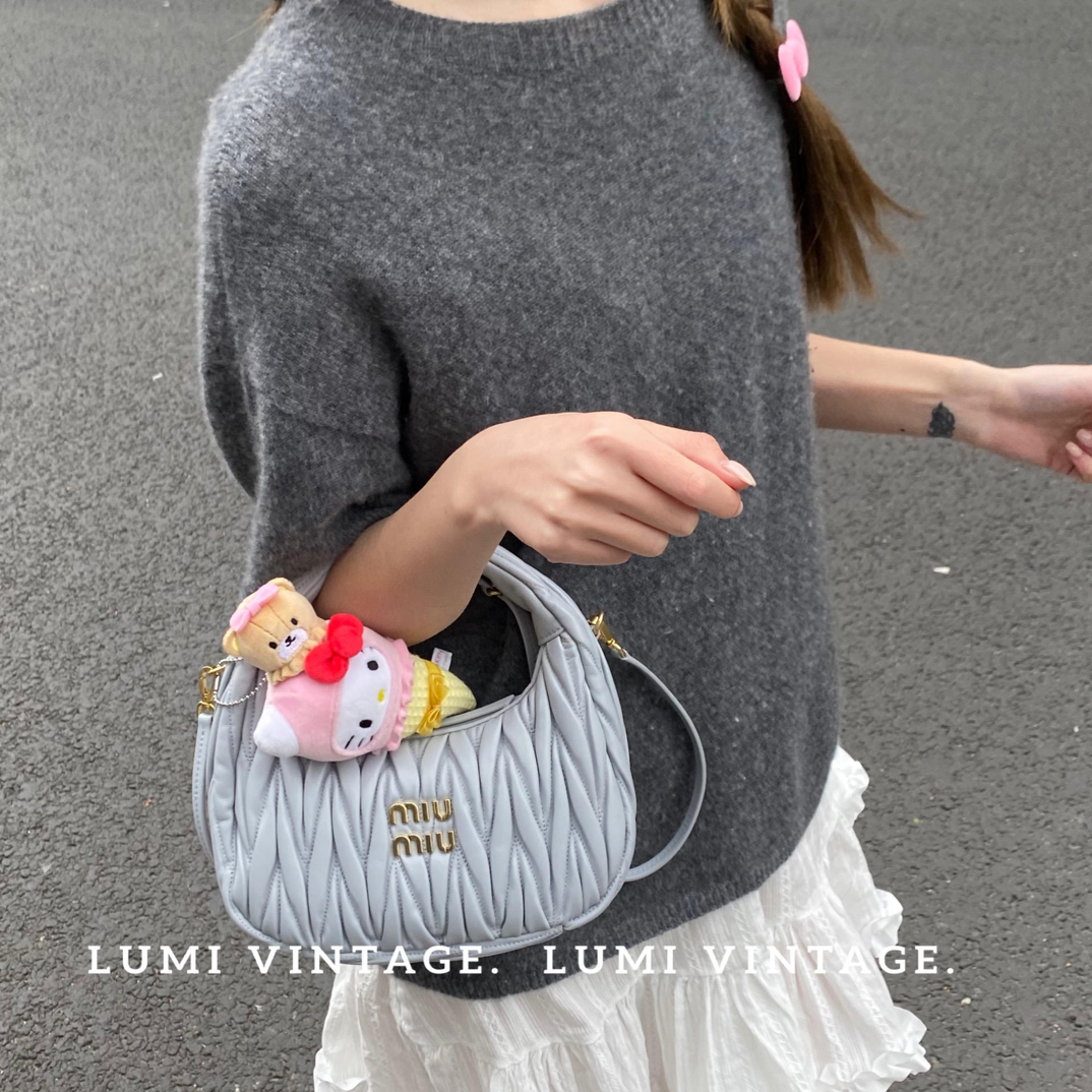 95新 MIU MIU/缪缪 婴儿蓝褶皱羊皮小号wander斜挎包81667280