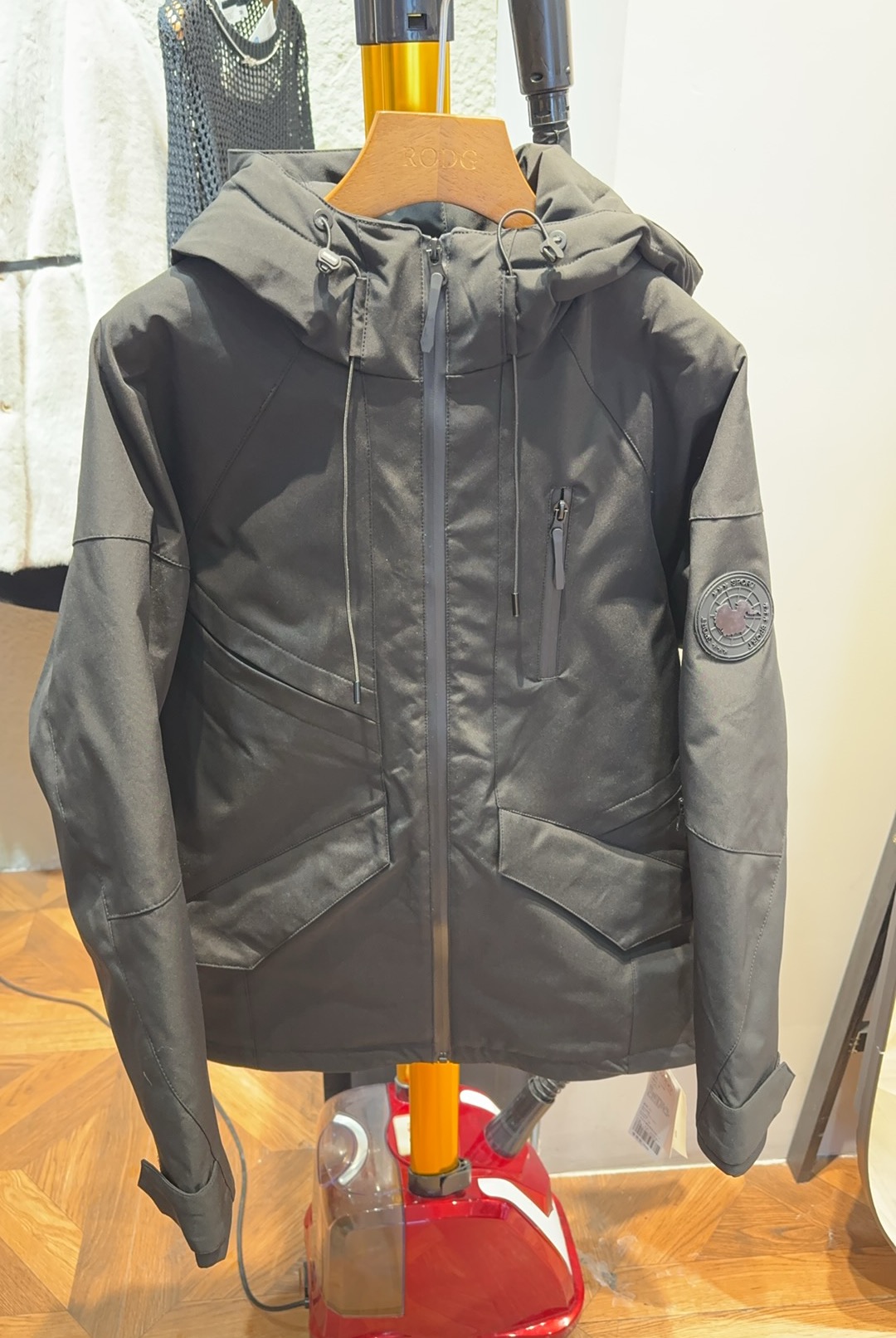 RODGR45YR1603A 冬季简约款冬纯色拼接羽绒服 1603