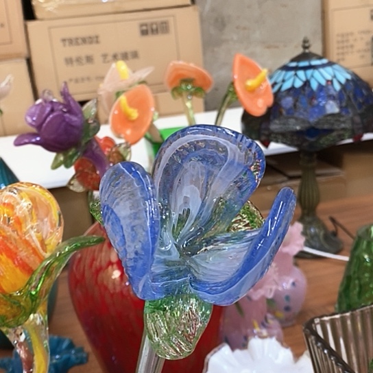 琉璃花瓶高45厘米宽9厘米