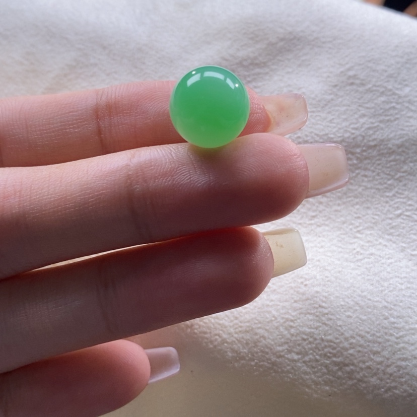 【闪购商品】翡翠颈饰未镶嵌苹果甜绿珠卡12+