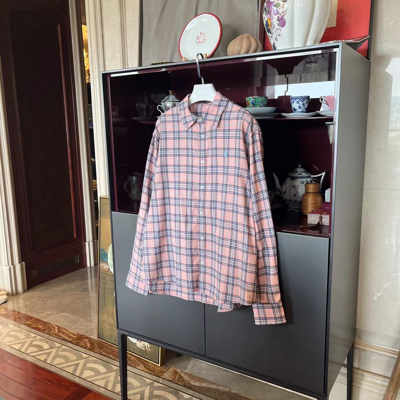 漫颜刘2024春季新品纯棉粉色格子衬衫翻领长袖单排扣休闲时尚上衣