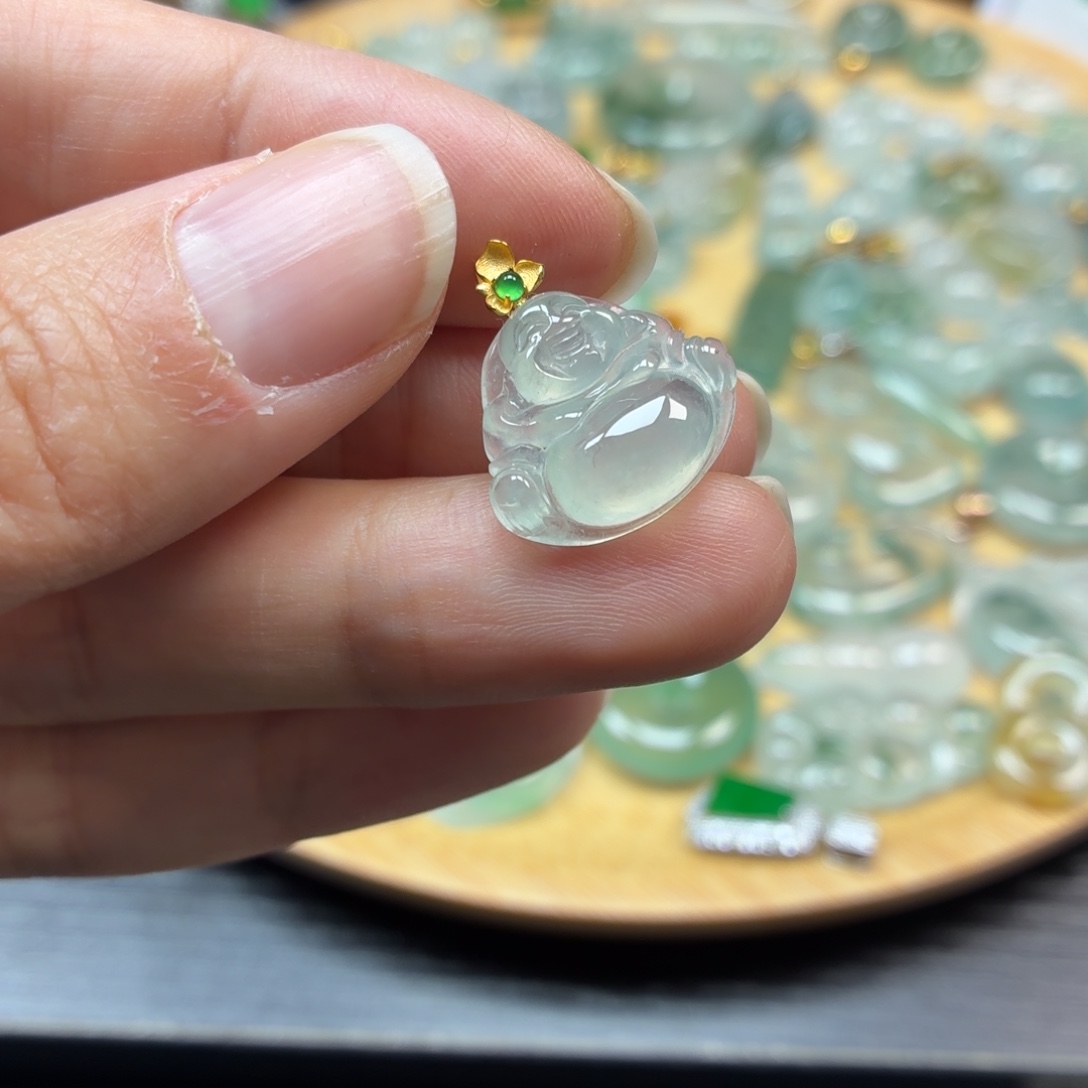 翡翠18K金镶嵌颈饰佛公