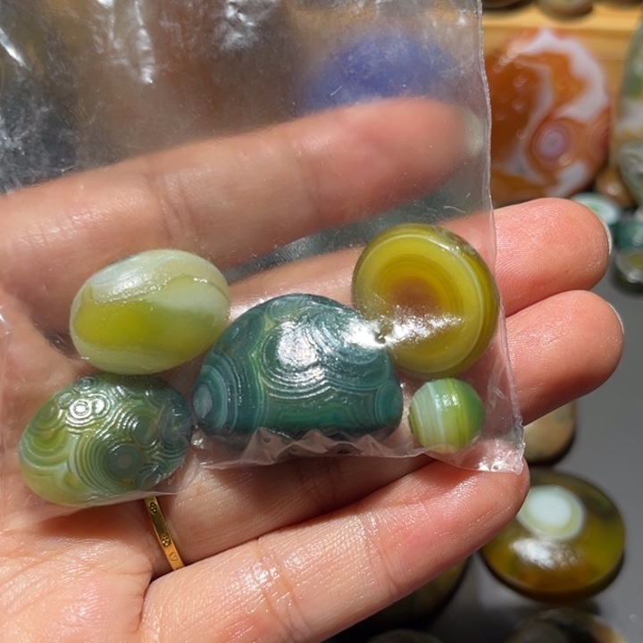 对***连玛瑙/玉髓未镶嵌颈饰