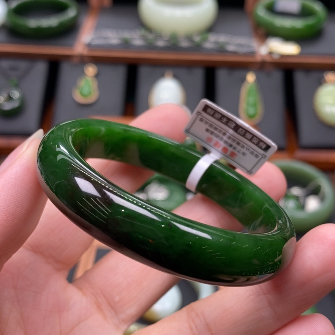 和田玉（碧玉）未镶嵌手镯