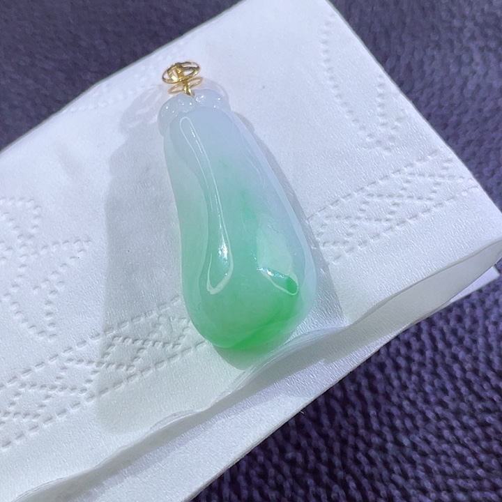 翡翠颈饰18K金镶嵌翡翠