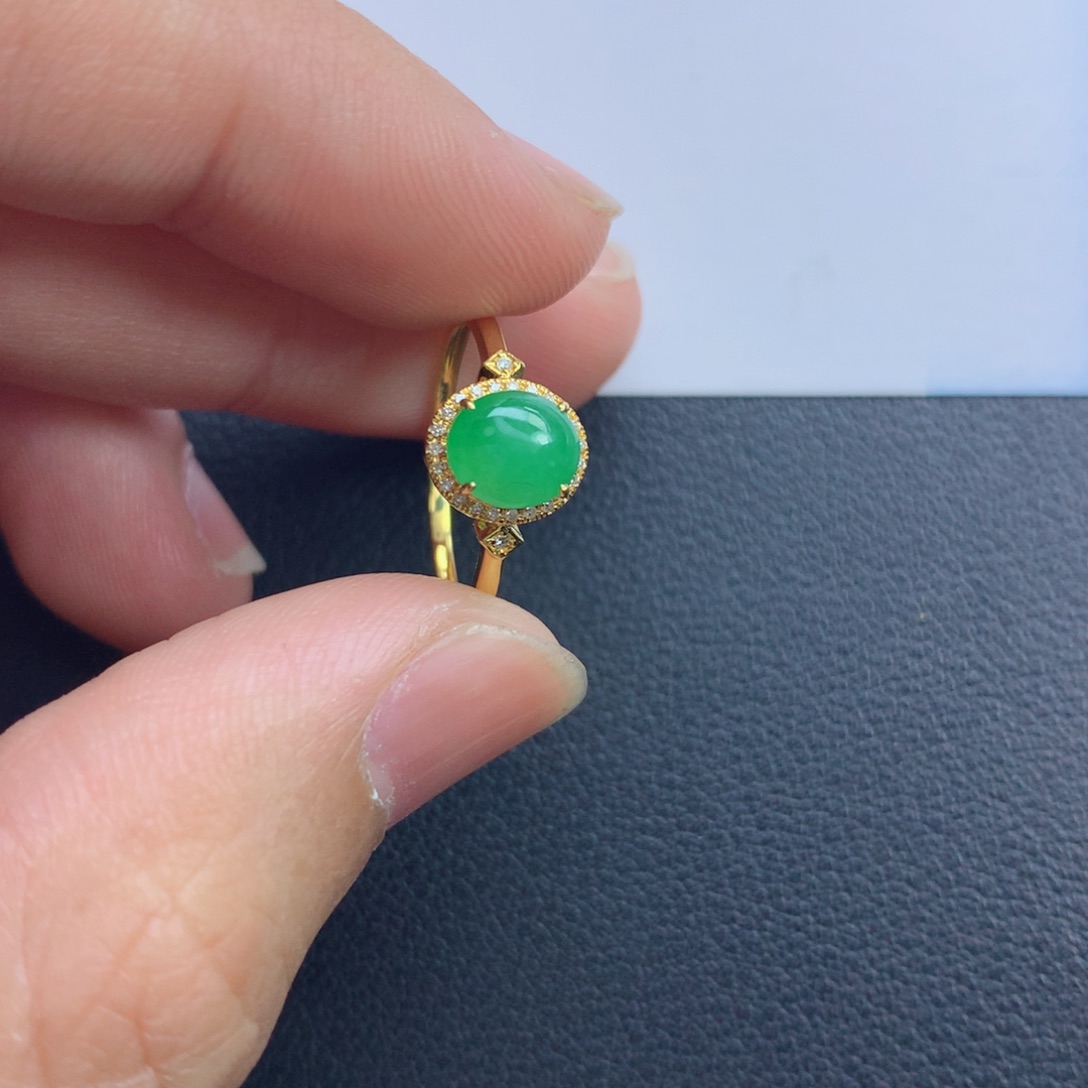 翡翠颈饰未镶嵌戒指