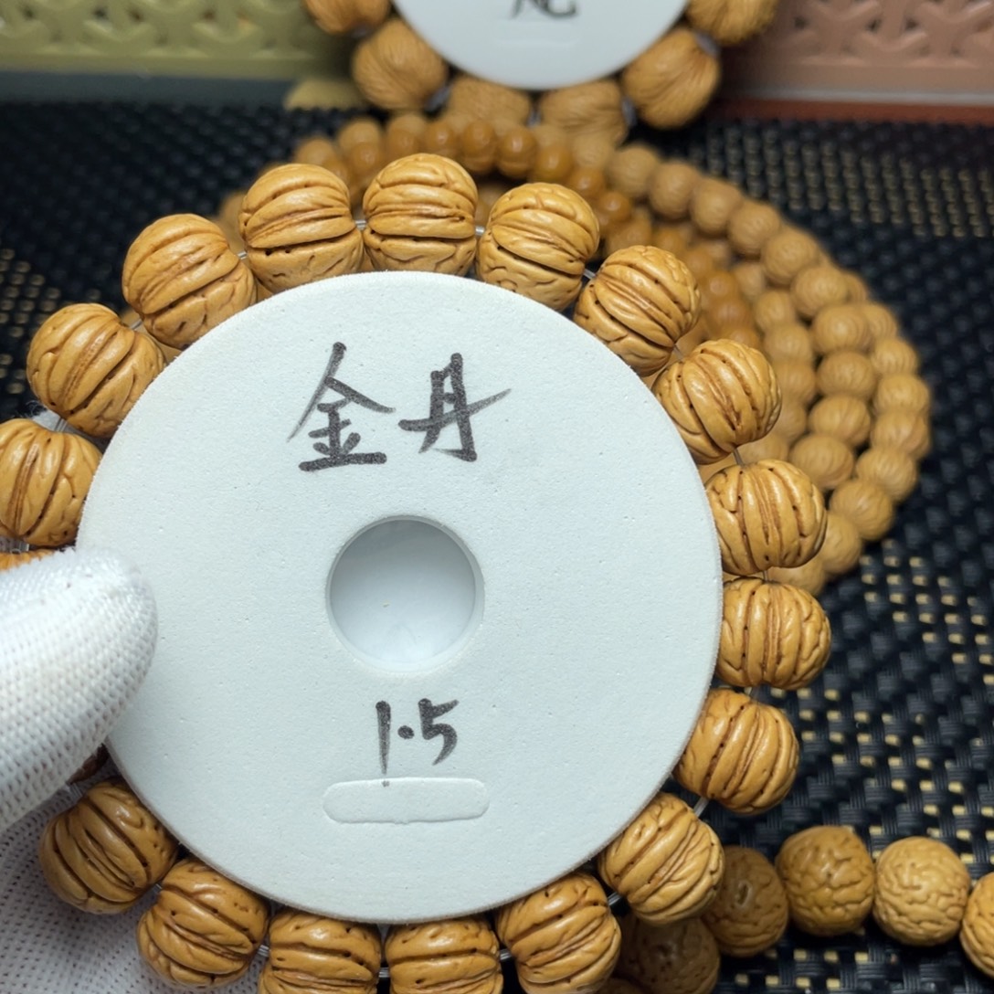 姜***威大叶紫檀（黑酸枝木类）金丹桃核，皮质好，密度大