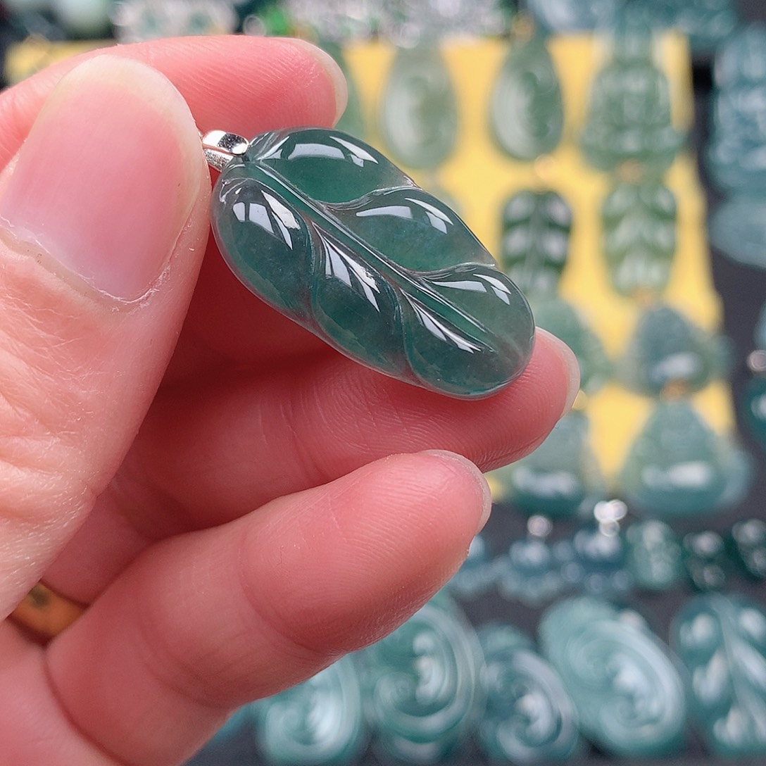 翡翠吊坠(赠链)未镶嵌吊坠