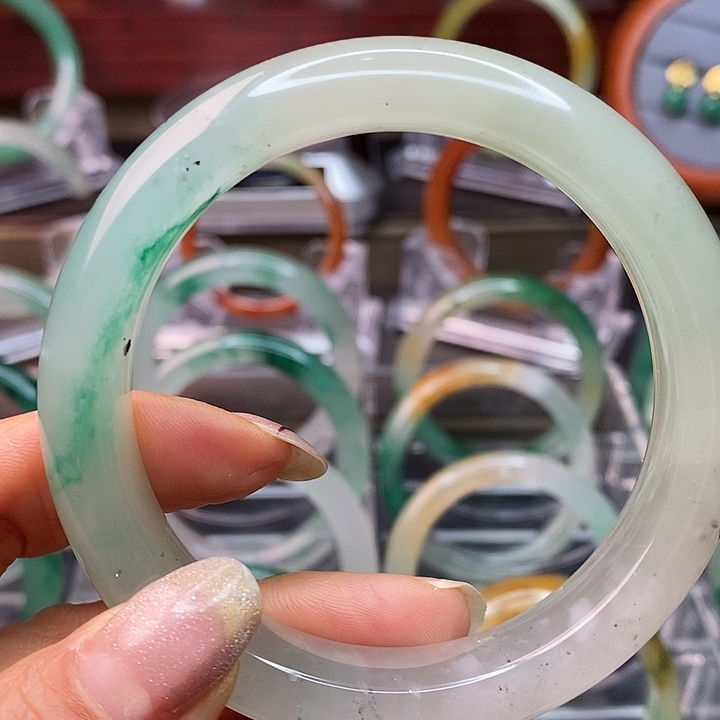 石英质玉手镯未镶嵌