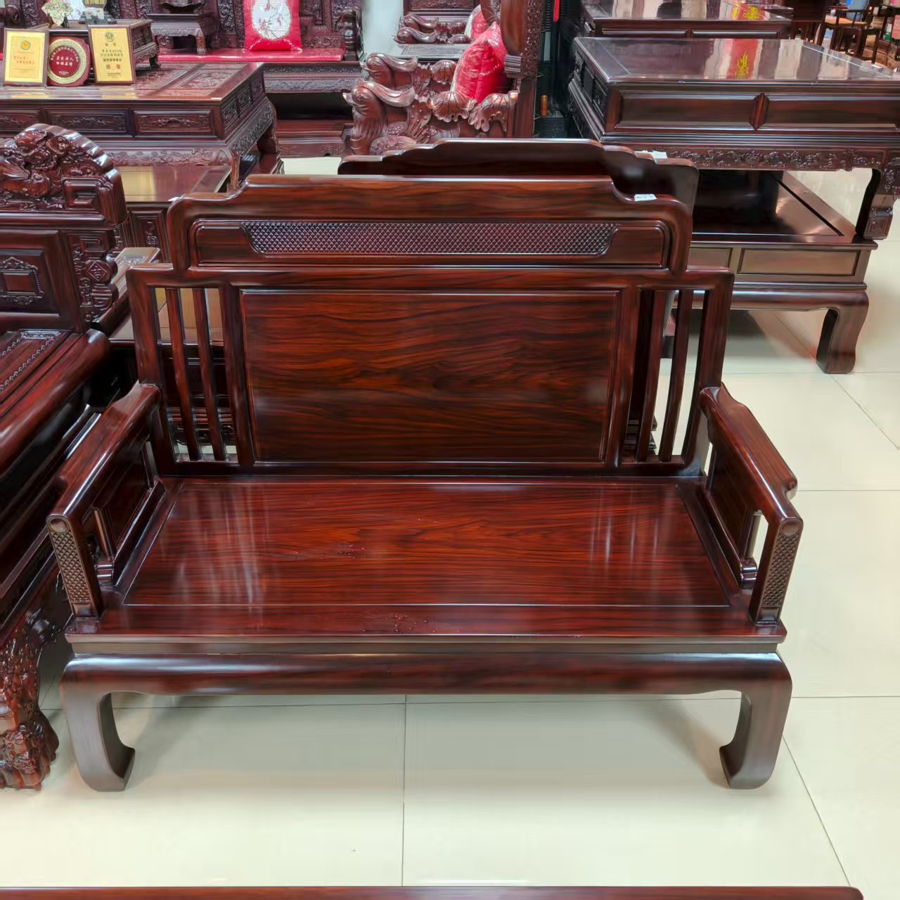 酸枝木 方块纹靠头双人位尺寸：长135宽65坐高40背高106