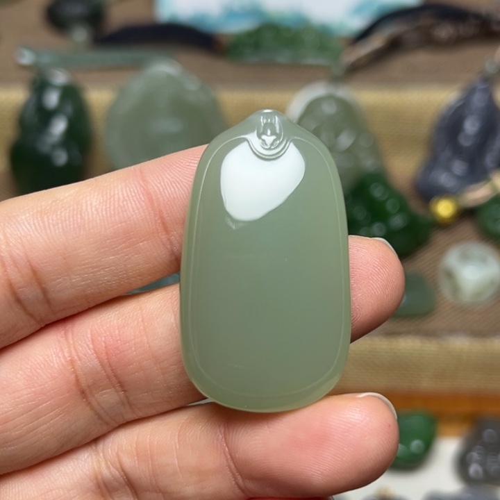 ****࿐和田玉未镶嵌颈饰