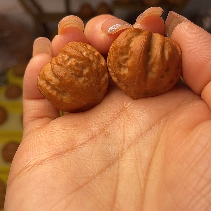 文玩核桃吊坠桃心八棱