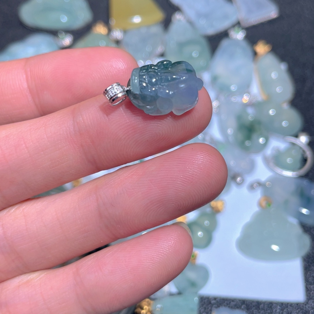 翡翠颈饰18K金镶嵌翡翠