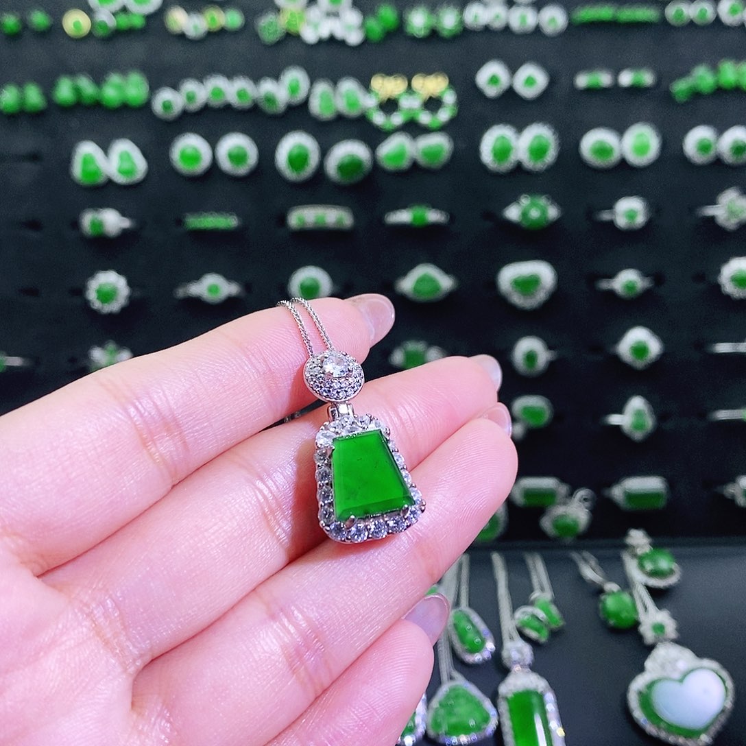 翡翠银S925镶嵌颈饰多样性