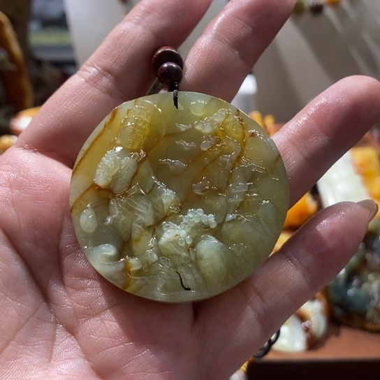 蛇纹石玉未镶嵌颈饰