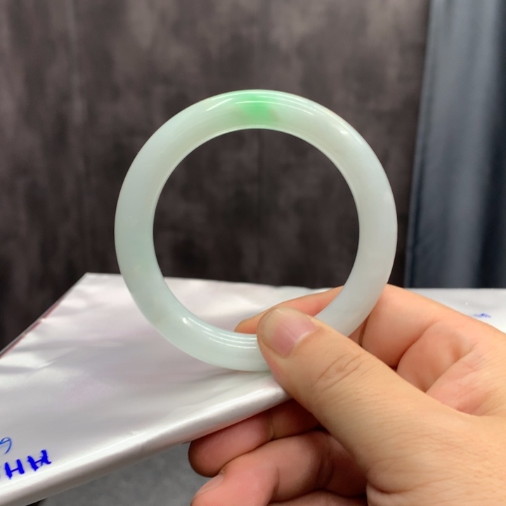 胡***马翡翠未镶嵌手镯手镯