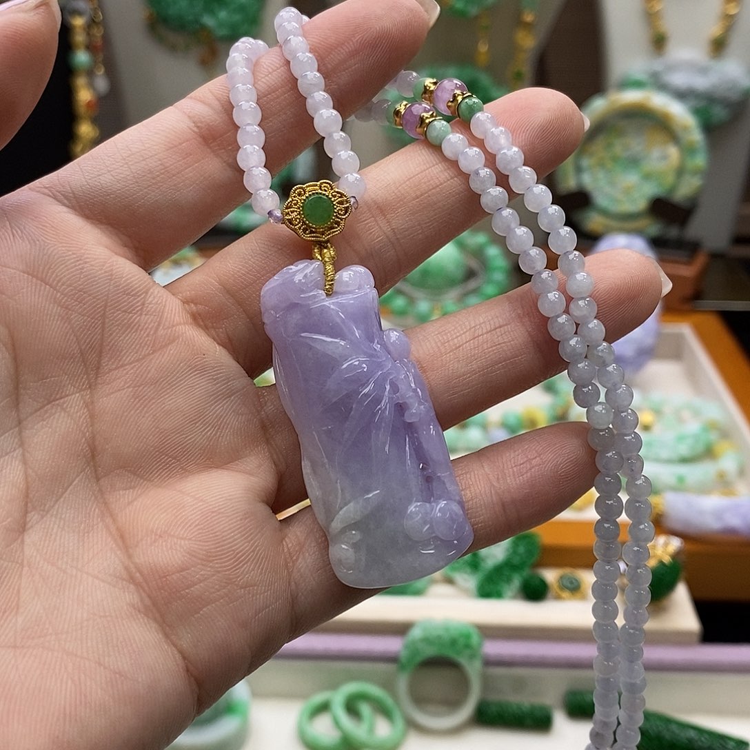 颈饰未镶嵌翡翠天然