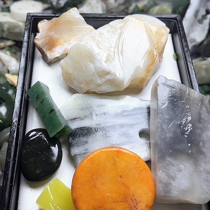 和田玉（糖玉）和田玉边角料9K金镶嵌寒*