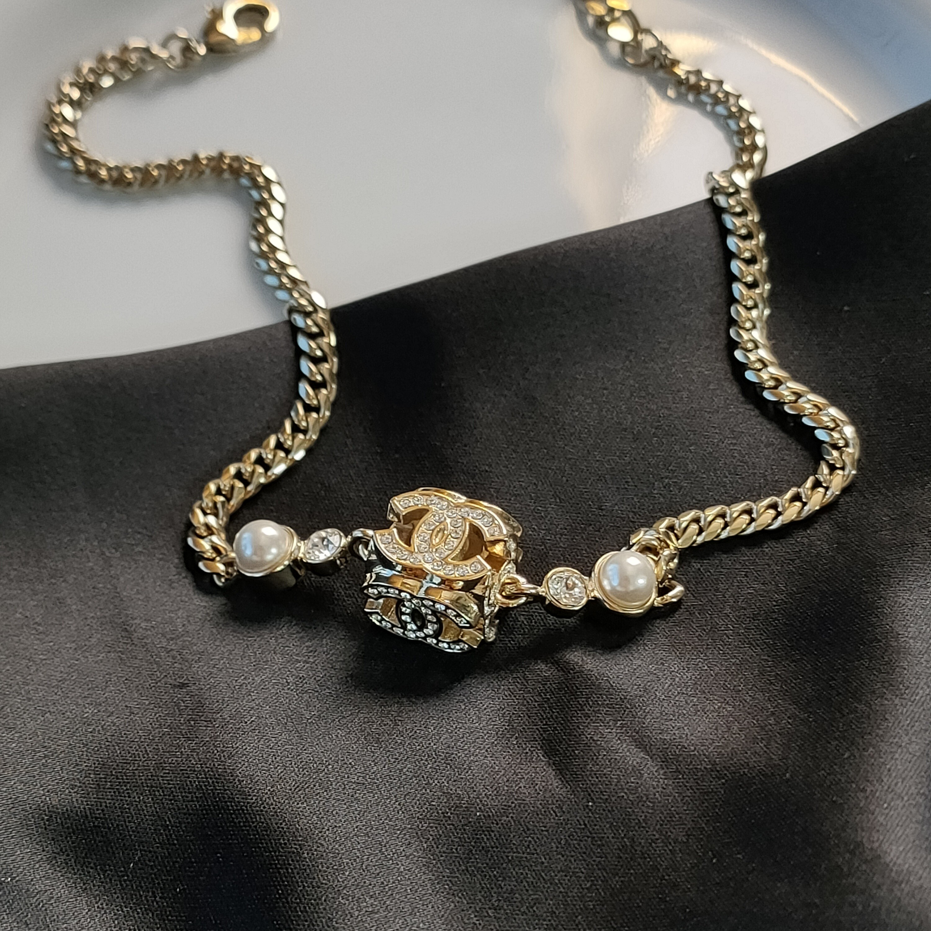 95新 Chanel/香奈儿 Azul23B浅金色镂空满钻双C骰子珍珠项链48098