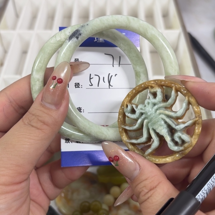 蛇纹石玉未镶嵌手镯