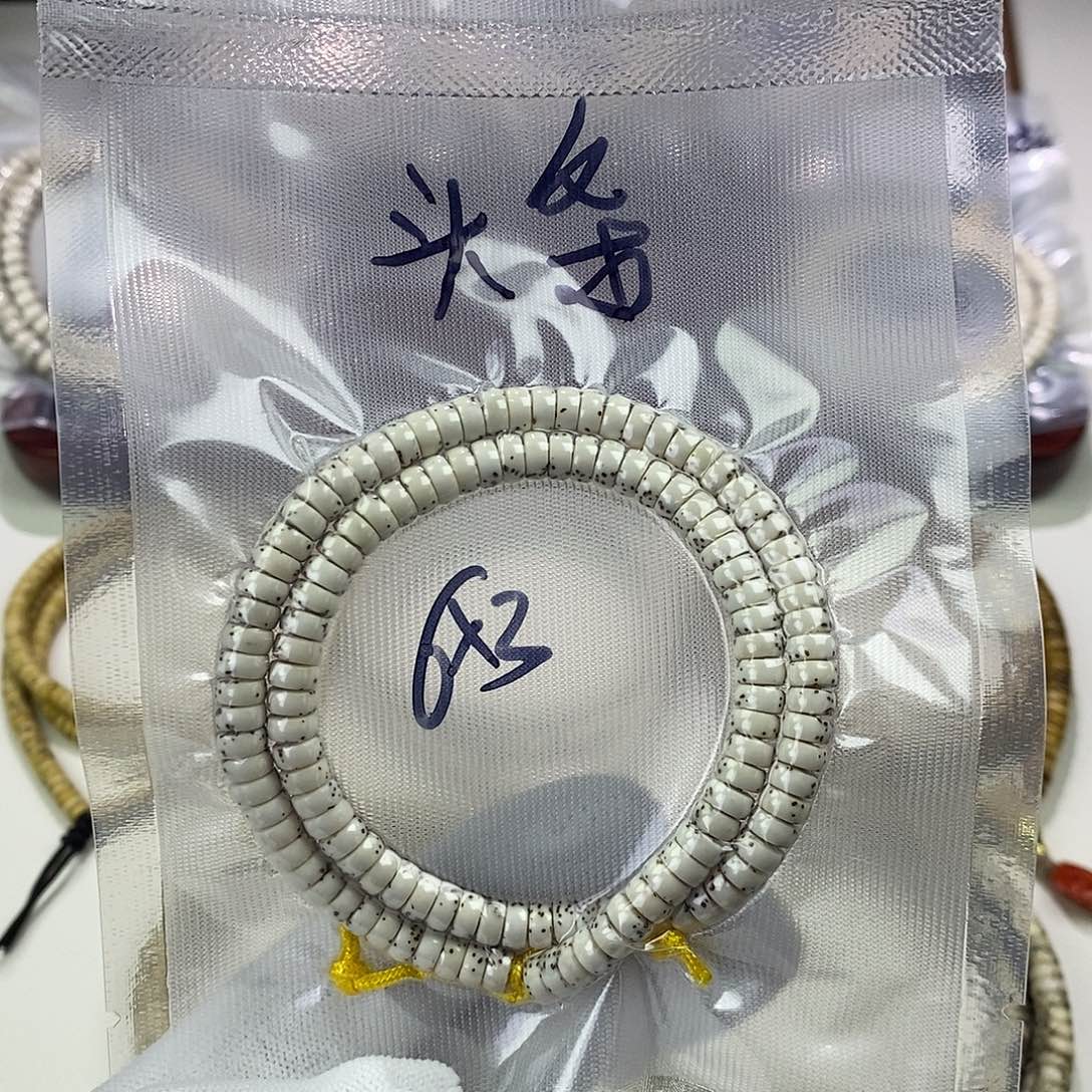 星月菩提吊坠63头条，两根挂脖，一根130颗