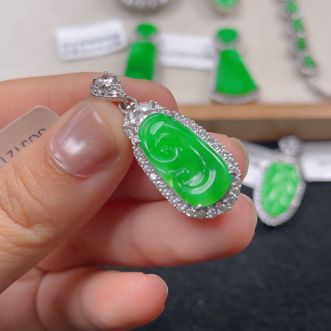 翡翠颈饰银S925镶嵌h h h h h j