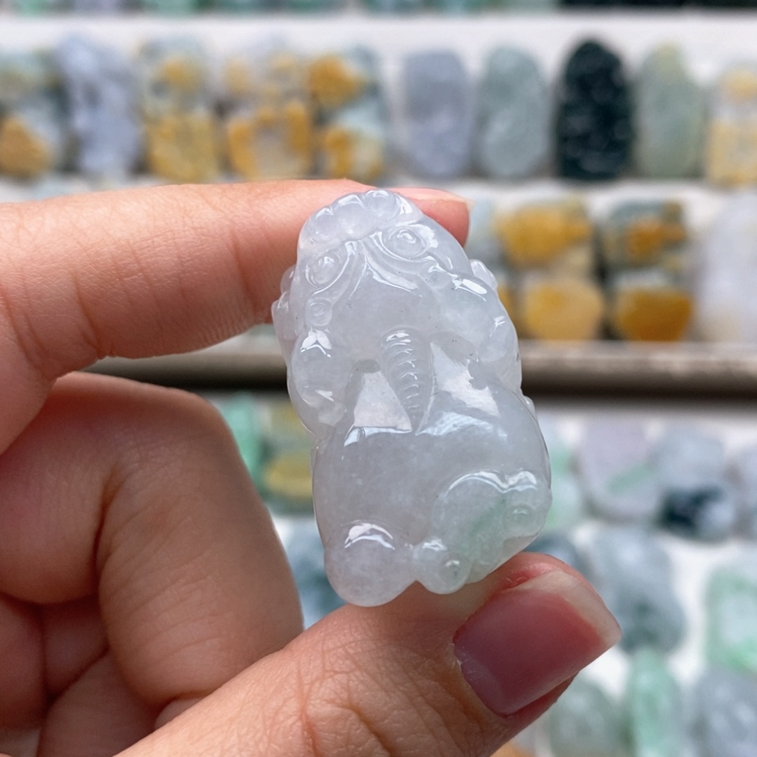 翡翠吊坠(赠链)未镶嵌