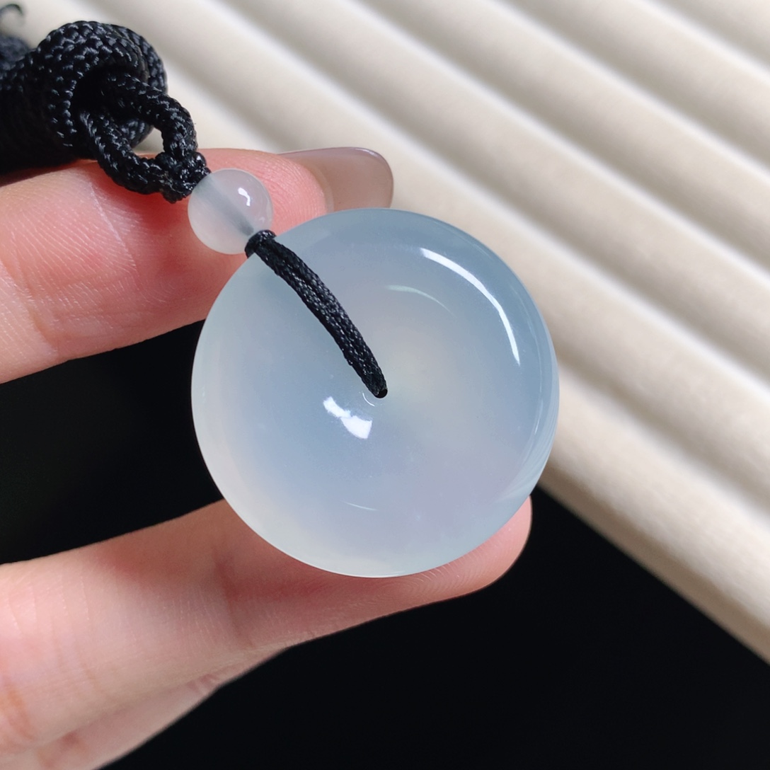 翡翠颈饰未镶嵌扣子