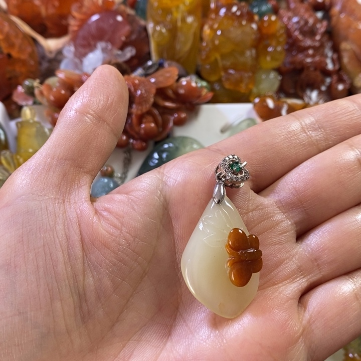 蛇纹石玉未镶嵌颈饰