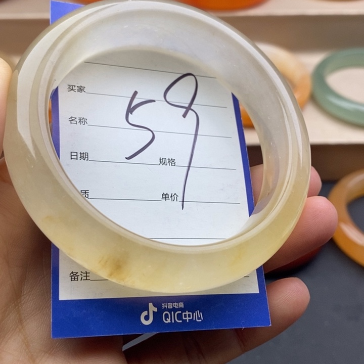 石英质玉未镶嵌手镯