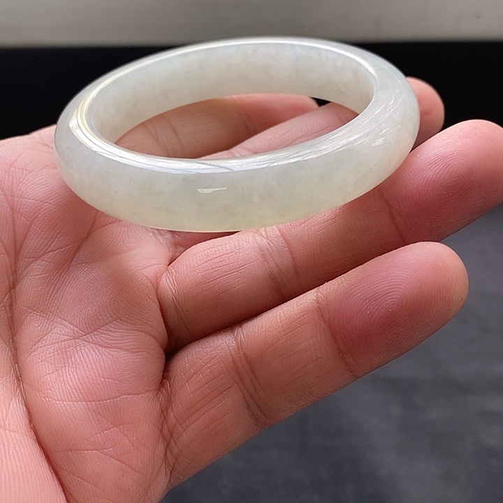 社***c翡翠未镶嵌手镯正