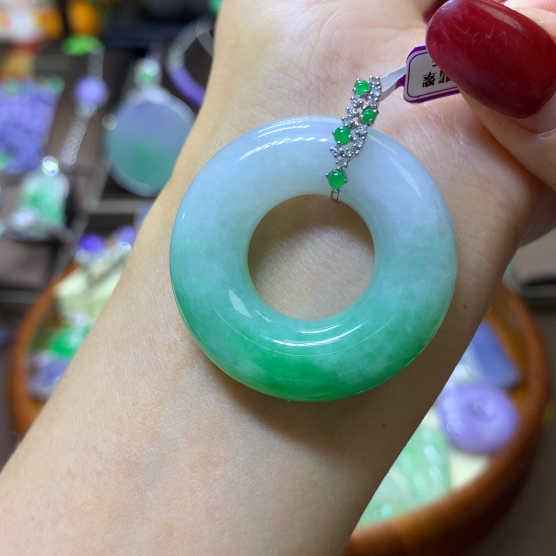 【闪购商品】翡翠颈饰18K金镶嵌翡翠