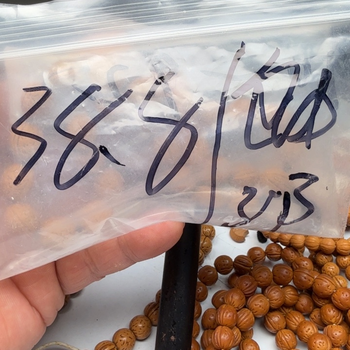 F****文玩核桃吊坠野生桃核福利