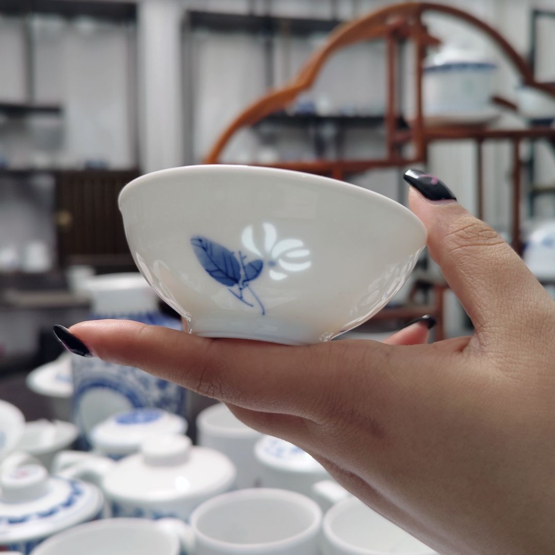 陶瓷代拍实发手绘山丹丹骨碟一个