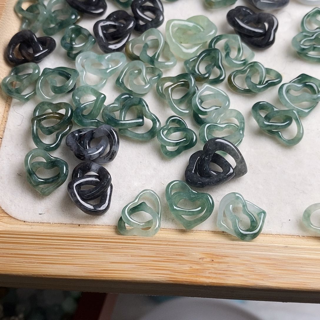 翡翠颈饰未镶嵌双环