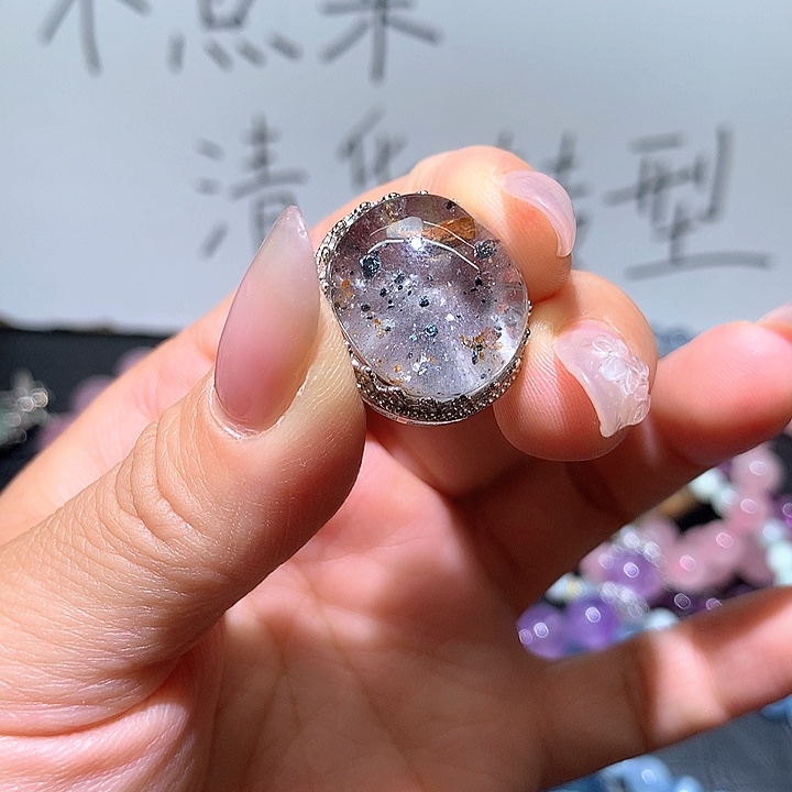 冷****戒指水晶银S925镶嵌水晶