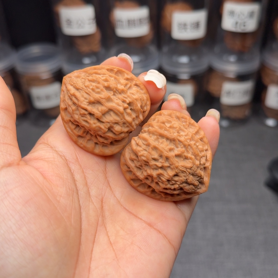 文玩核桃把件金牛