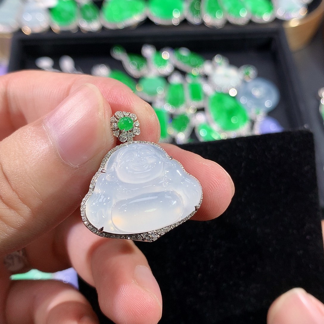 翡翠18K金镶嵌颈饰