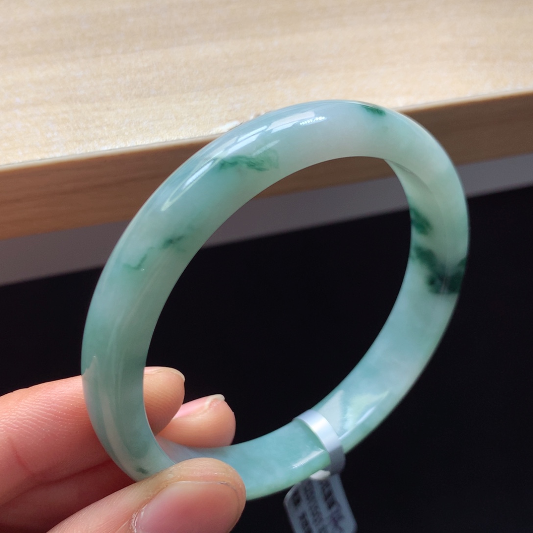 未镶嵌手镯翡翠手镯