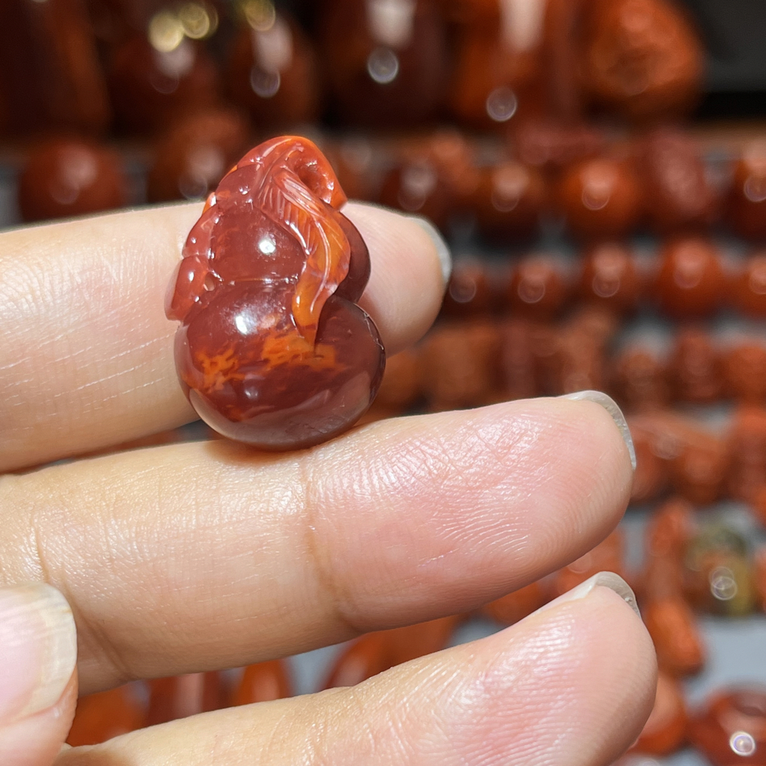 瓦西南红精工精雕原矿牛血火焰纹葫芦吊坠挂件高23.8宽16.5mm