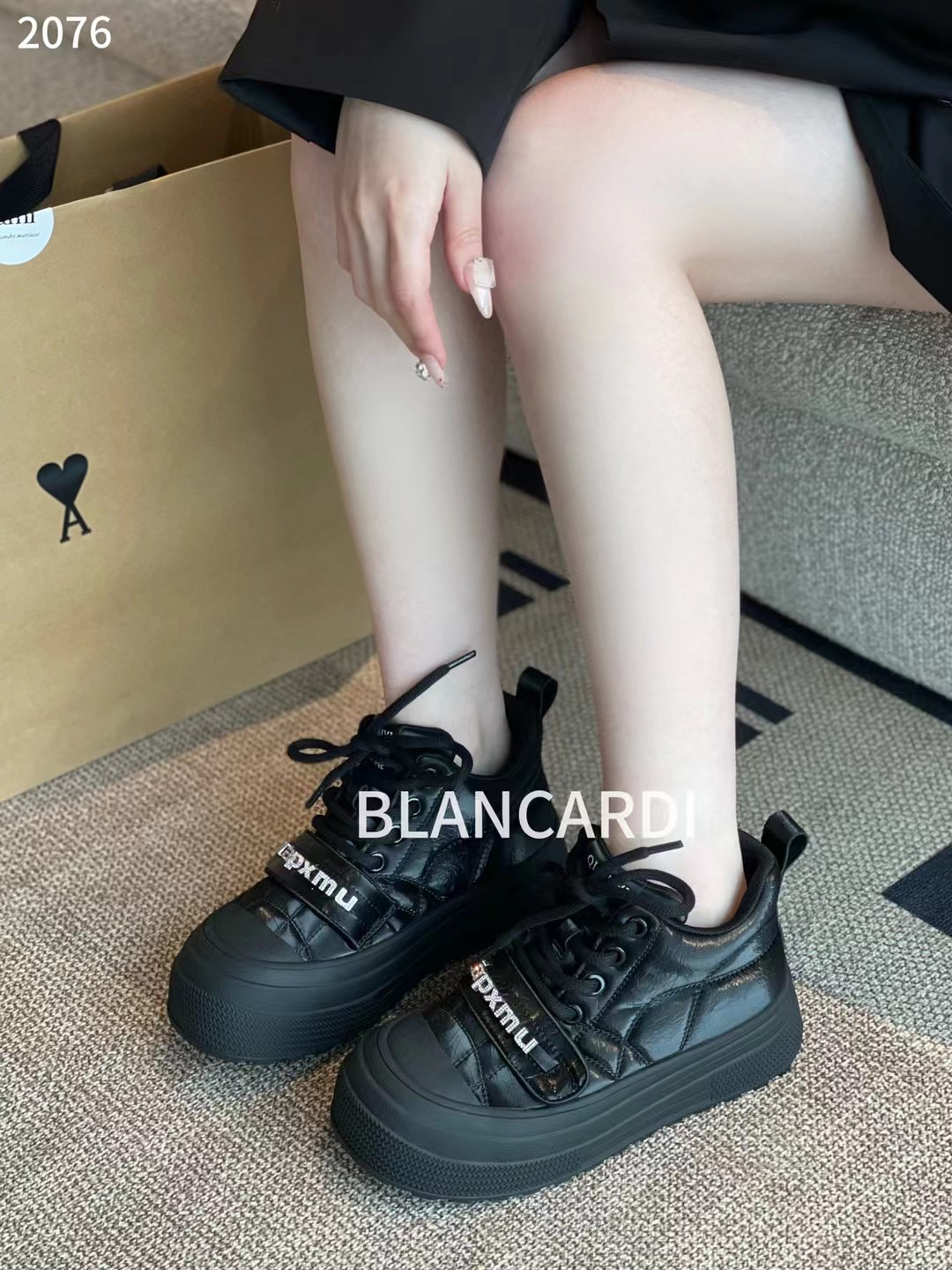 新品秀气高帮板鞋女鞋168-2076黑色女鞋