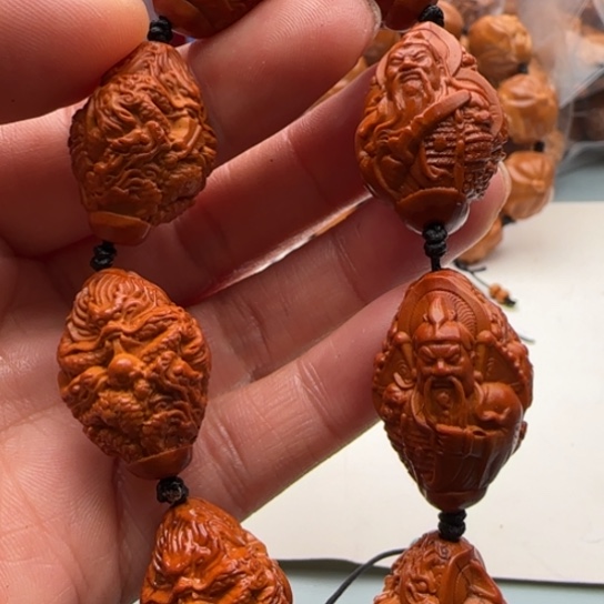 橄榄核手串雕刻工艺