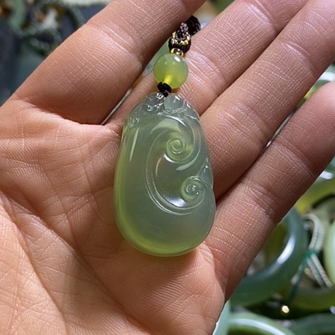 岫玉颈饰未镶嵌挂件