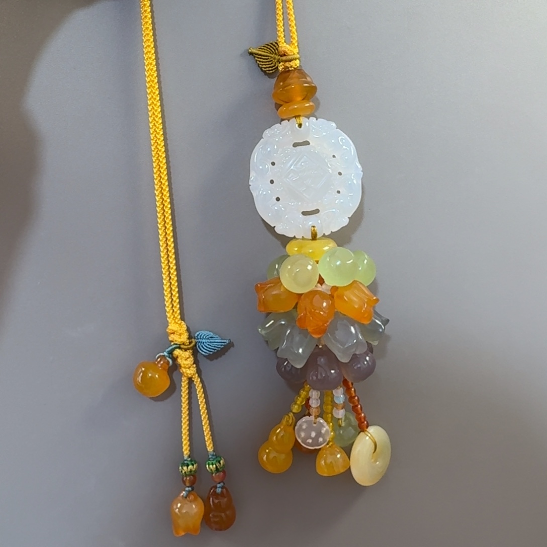 中***，玛瑙/玉髓未镶嵌汽车挂件